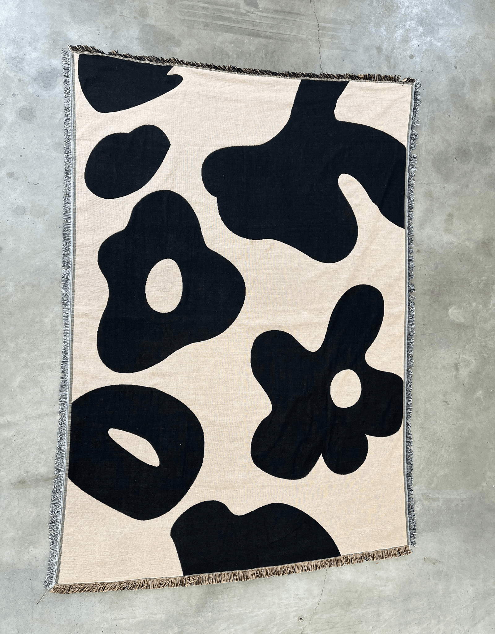 Cow blanket Off white black Hjem